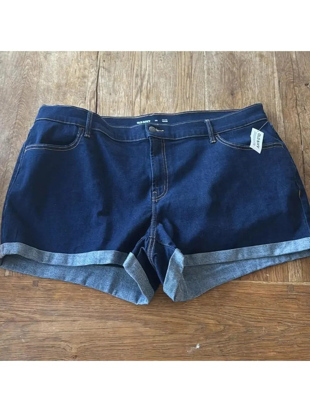 Old navy dark wash mid rise wow shorts size 20